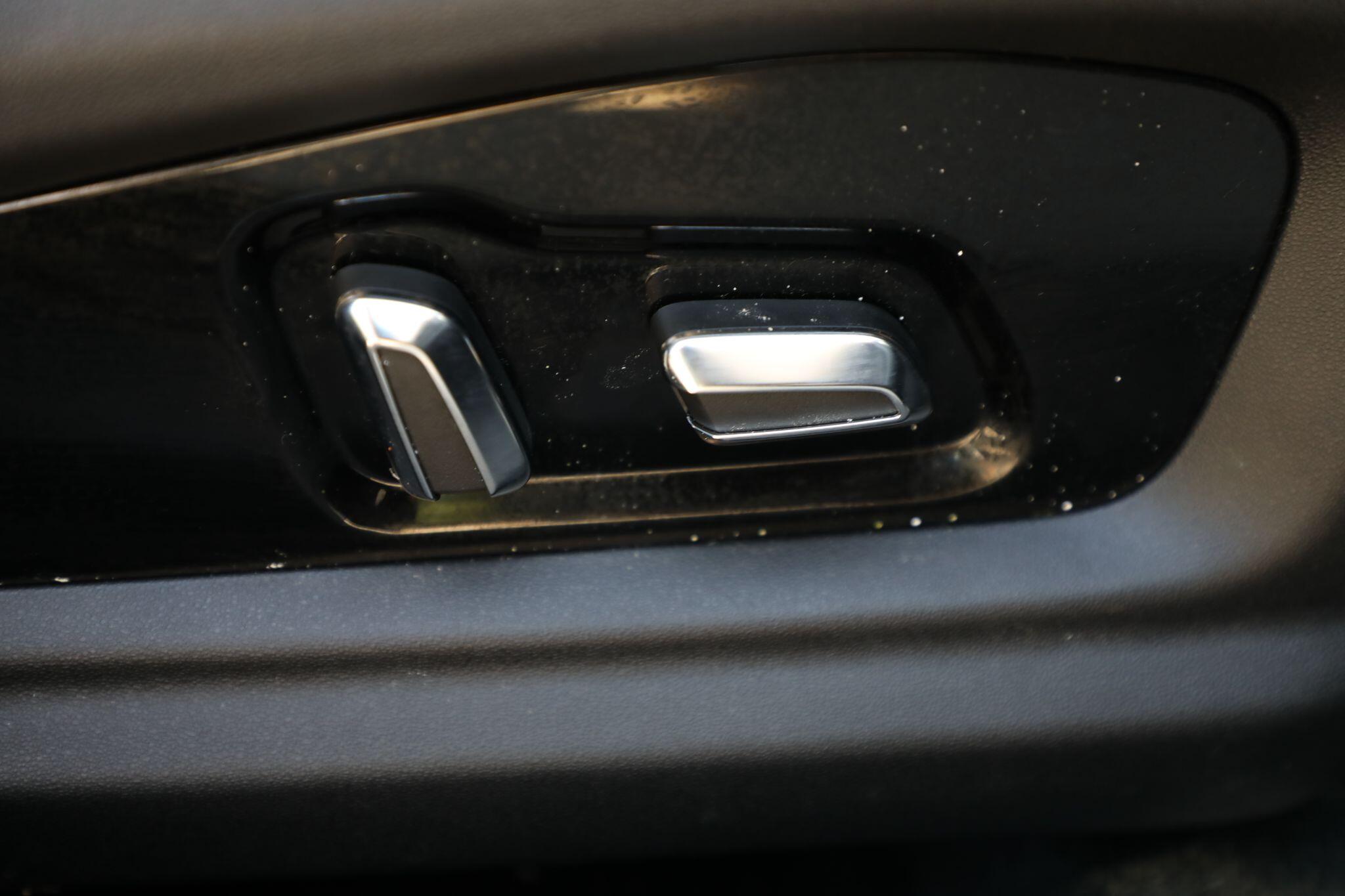 Large vehicle image